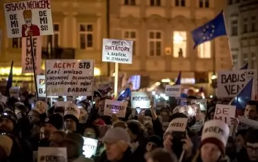 След неуспешния вот на недоверие срещу кабинета на Бабиш чехите отново излязоха на протести с искане за оставка. 