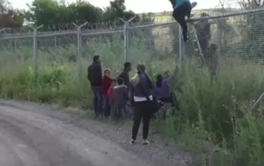 Оградата на парламента трябва да е по-естетична от плочките пред "Св. Седмочисленици" и по-надеждна от тази по южната граница. Затова изпълнителят ще се избира без обществена поръчка, че аман от скъпи, но калпави ремонти и строежи! 