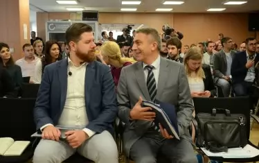 ДПС няма проблеми на европейски терен - тя е либерална формация, която общува добре по либерални теми и се представя добре на избори. Скоро лидерът Мустафа Карадайъ на нов глас ще поиска програмен кабинет - без националисти, либерално изглеждащ.