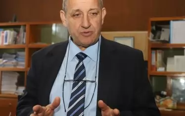 Трябват строги санкции за родителите, които не пращат децата си на училище, смята Лунголов.