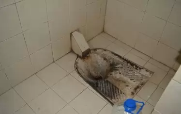 Задържаните пребивават в условия, "които са необходими за поддържане на физическото и психическото им здраве и уважаване на човешкото им достойнство", твърдят подчинените на Цачева.