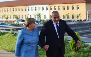 За добро или за лошо и Меркел, и Борисов като валяци утъпкаха политическия ландшафт и сега вече никой не знае какво може да изникне отдолу.