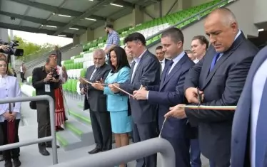  През 2015 г. Борисов и Горанов намериха пролука в натоварената си програма, за да отлетят за Разград и лично да прережат лентата на новата трибуна "Моци" на стадиона на ФК "Лудогорец". 