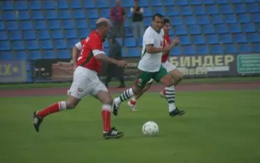  Участниците в мача на "Парк де Пренс" и след това в Мондиал`94 спорадично се събират за мачове по случай поредната годишнина.