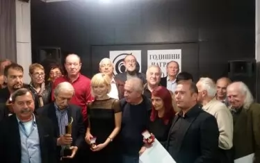 Част от наградените заедно с членове на УС на СБЖ, които гласуваха наградите.