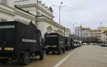  Най-много сили полицията разположи около парламента още от сутринта.