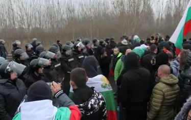 Протестиращите в |Хасково пробваха да затворят магистрала с искания  за по-висок жизнен стандарт.