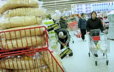 Промени в цените на хляба  спрямо края на юни 2022 г.

в големи търговски обекти, в %	в малки търговски обекти , в %
Хляб "Бял", брашно тип 500 	-2,1	-0,5
Хляб "Добруджа" от брашно тип 700	-5,2	-2,4
Типов хляб от брашно тип 1150	-0,2	0,0
Хляб ръжен/ царевичен 	-4,1	-2,9
Хляб бял, пълнозърнест 	-6,4	-6,4

Източник: КНСБ
