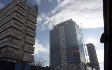  Те не само създават проблеми на обитателите наоколо със засенчване, отнемане на простор и въздух. Те са олицетворение на несправедливостта. 