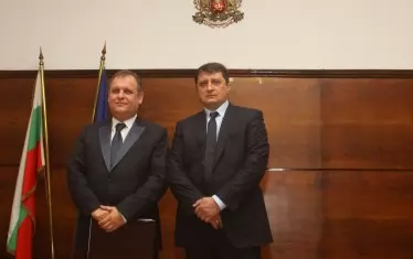  Преди малко повече от година Георги Колев (вдясно) сдаде председателския пост във ВАС на Георги Чолаков. След това Колев остана редови съдия във висшата инстанция.