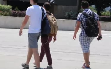  Нека през лятото  децата четат книги, които ще поддържат жива любовта им към художествената литература и четенето, защото ще им бъдат интересни.