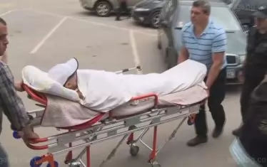 И когато беше задържан под стража. 