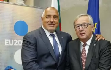 Дали тези иначе усмихнати и щастливи хора знаят, че според Венецианската комисия България е опитно поле за гражданската конфискация?