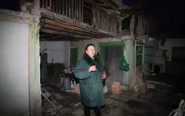  Хората в Хитрино продължават да се страхуват, пазят се и от сянката си, казва Бейсе Осман, чиято къща още тъне в разруха.  