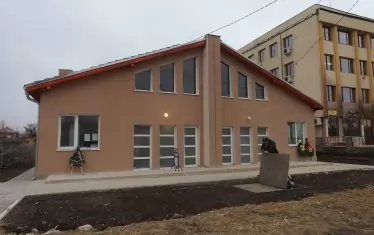 Квадратен метър на новопостроените сгради в Хитрино е на цена от 2 хил. лева, но според фонд "Социална закрила" няма нередности при разходване на отпуснатите на общината държавни средства. 