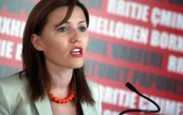 Ермонела Фелай: „Как се е случило преминаването, откъде е влязъл, дали е имало заповед за издирване в момента, в който е прекосил Албания? Това не е тема на членовете на Комисията за сигурност. По случая се води разследване“.