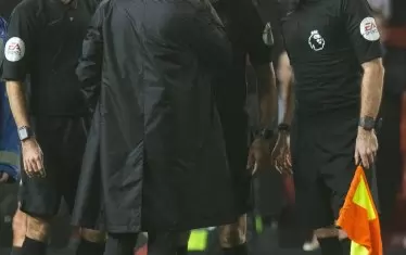 ... след това изложи пред реферите своите виждания за съдийството в мача...