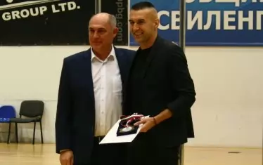 Камбуров е удостоен със званието "Почетен гражданин" на родния си Свиленград от вече бившия кмет Георги Манолов.