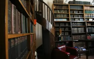  Децата, които израстват в домове с 80-350 книги, демонстрират по-високи умения при писане, смятане и боравене с информационни и комуникационни технологии, когато пораснат.