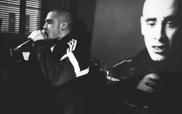 Рапърът Хъски беше арестуван през ноември заради импровизиран пърформанс върху кола, след като шоуто му бе спряно в град Краснодар. 