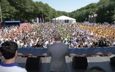  Независимо от рекламираната младежка подкрепа за Кремъл все повече руски младежи се замислят дали да останат в родината си. 