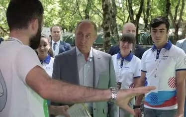  Руският президент Владимир Путин обича да се среща с млади хора по време на различни младежки форуми, организирани от управляващите. 
