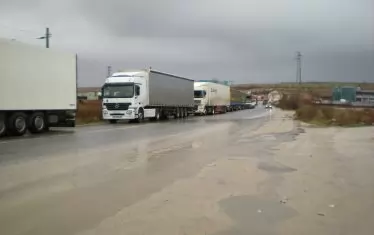  Множество камиони бяха блокирани на границата заради проблеми с информационната система на митниците.