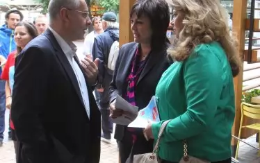 Откакто е лидер на БСП, Нинова се опитва с всички възможни средства да разчисти вътрешнопартийната опозиция. От известно време нейна цел номер 1 е Сергей Станишев.  