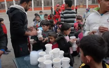Бежанският център във Военна рампа: 75 деца ползват 2 тоалетни