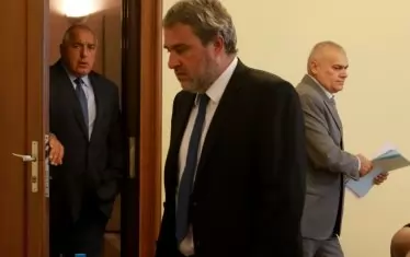 Министърът на културата от години бил рекетиран, но си траел. Дори на премиера не казал.