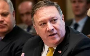  Премиерът Бойко Борисов се прибра по спешност от международен форум във Виена, за да се чуе с държавния секретар на САЩ Майк Помпео. Само часове по-късно Министерството на отбраната обяви, че предлага да се започнат преговори за придобиване на 8 F-16.