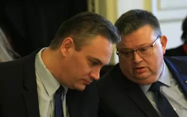  Председателят на антикорупционната комисия Пламен Георгиев и главният прокурор Сотир Цацаров не бързат да запознаят обществеността с проверката срещу Горанов.