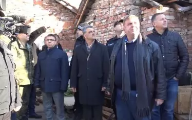 Вицепремиерът и лидер на ВМРО Красимир Каракачанов лично се зае да гаси пожара в село Войводиново, където бе последният конфликт. Освен събаряне на къщи, друго като резултат засега няма.