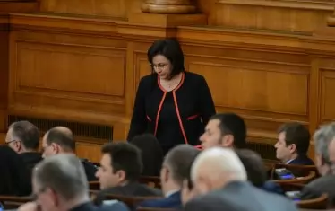ГЕРБ: Нинова е единственият партиен лидер, уволняван заради съмнения за корупция