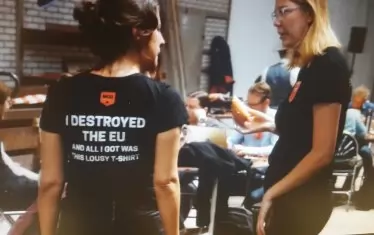  Екипът на DROG по време на симулацията за унищожаване на евровота. 