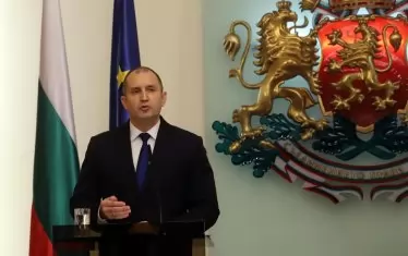 "Не знам кой пише изказванията му – вероятно някой журналист от „Дума“ – но тази реч повече приличаше на надъхваща сказка пред колектива на някое ТКЗС."