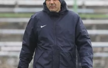 При Димитър Иванков пък липсата на усмивка на лицето се обясняваше с неговата пределна концентрация в първия му работен ден като отговорник за вратарите в "Левски".