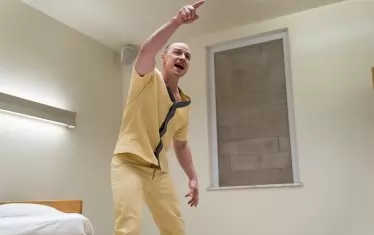 Джеймс Макавой отново е с две дузини екранни самоличности.