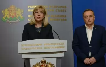 Шефът на пътната агенция Светослав Глосов бе уволнен заради многобройните технически гафове. Сега става ясно, че скандалът с тол системата има и сериозни финансови измерения. 