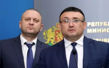Вътрешният министър Младен Маринов и директорът на СДВР Георги Хаджиев се похвалиха по случая "Майстора". Стотици хиляди българи очакват техните откраднати вещи да бъдат върнати.