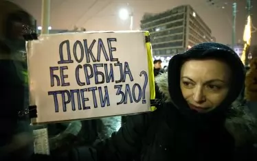 Насилието изведе хората по улиците на Белград