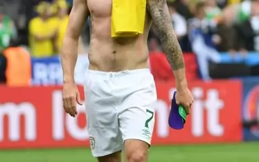  Ирландският национал Ейдън Макгийди е сред тези, които не се примиряват със ситуацията в "Съндърланд" и затова той остана в отбора и в третата дивизия, в опит да му върне стария футболен блясък.