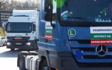 Досега имаше няколко протеста на автобранша на българска територия. На 10 януари недоволството на нашите превозвачи ще се пренесе в Брюксел - пред сградата на Европарламента, където транспорнтата комисия ще обсъжда спорните промени. 