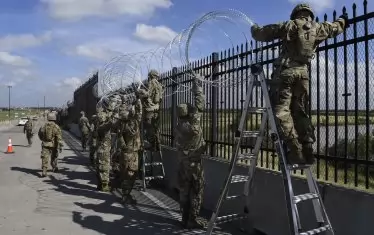  Американски военни вече помагат на граничните власти по охрана на границата с Мексико. 