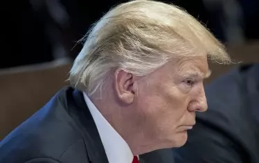  Доналд Тръмп задава тона на омраза в социалните мрежи, като не спира да сипе обиди по всичките си опоненти в Туитър, независимо дали са световни лидери, местни политици и избиратели, несъгласни с него.