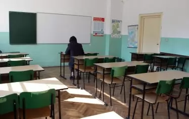 Ученици искат спешни мерки заради пистолета във Френската гимназия
