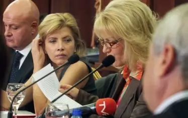 Петя Славова на обсъждането на перспективите пред туризма в края на 2008 г. Публичното събитие, от което не си харесва снимките.