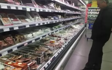 Преди дни БАБХ отчете, че около Великден и Гергьовден е иззела над 2100 кг негодни храни - месо, яйца, мляко и др.Тези данни са напълно безсмислени, защото агенцията не уточни откъде и защо са иззети тези стоки и дали части от тях не са стигнали до трапезите на хората.