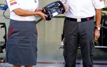 Когато през октомври 2012 г. Петер Заубер представи Мониша Калтенборн за нов изпълнителен директор на тима си, никой не подозираше, че започват бурни събития, които ще доведат до асимилирането му.