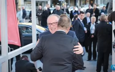  Станишев прегръща Тимерманс. 